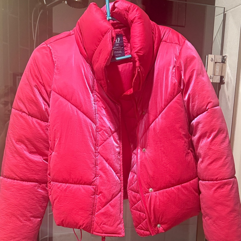 GAP Women's Vibrant Red Puffer Coat
